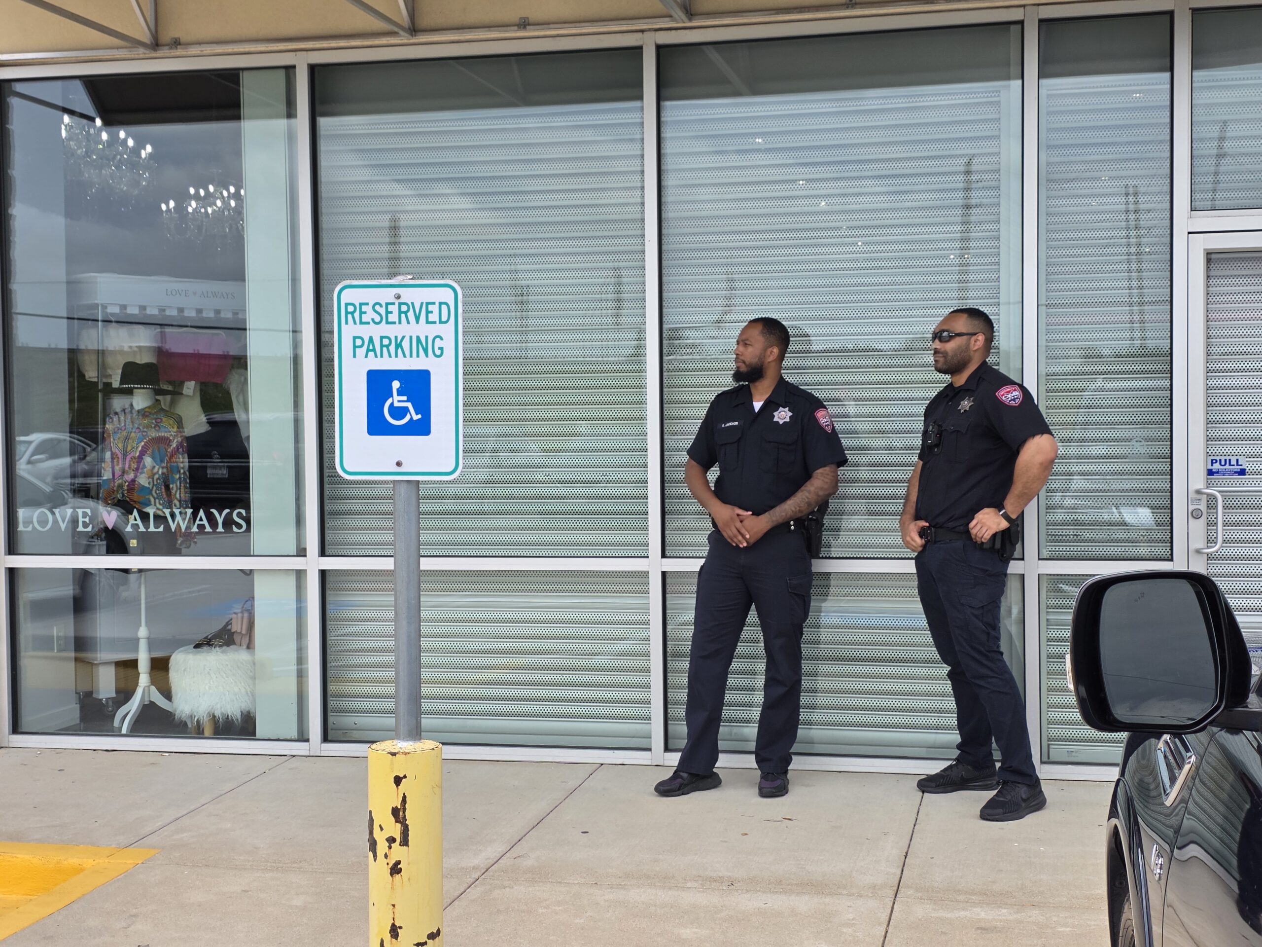 Retail security services Houston Texas — Op6 officer protecting storefront