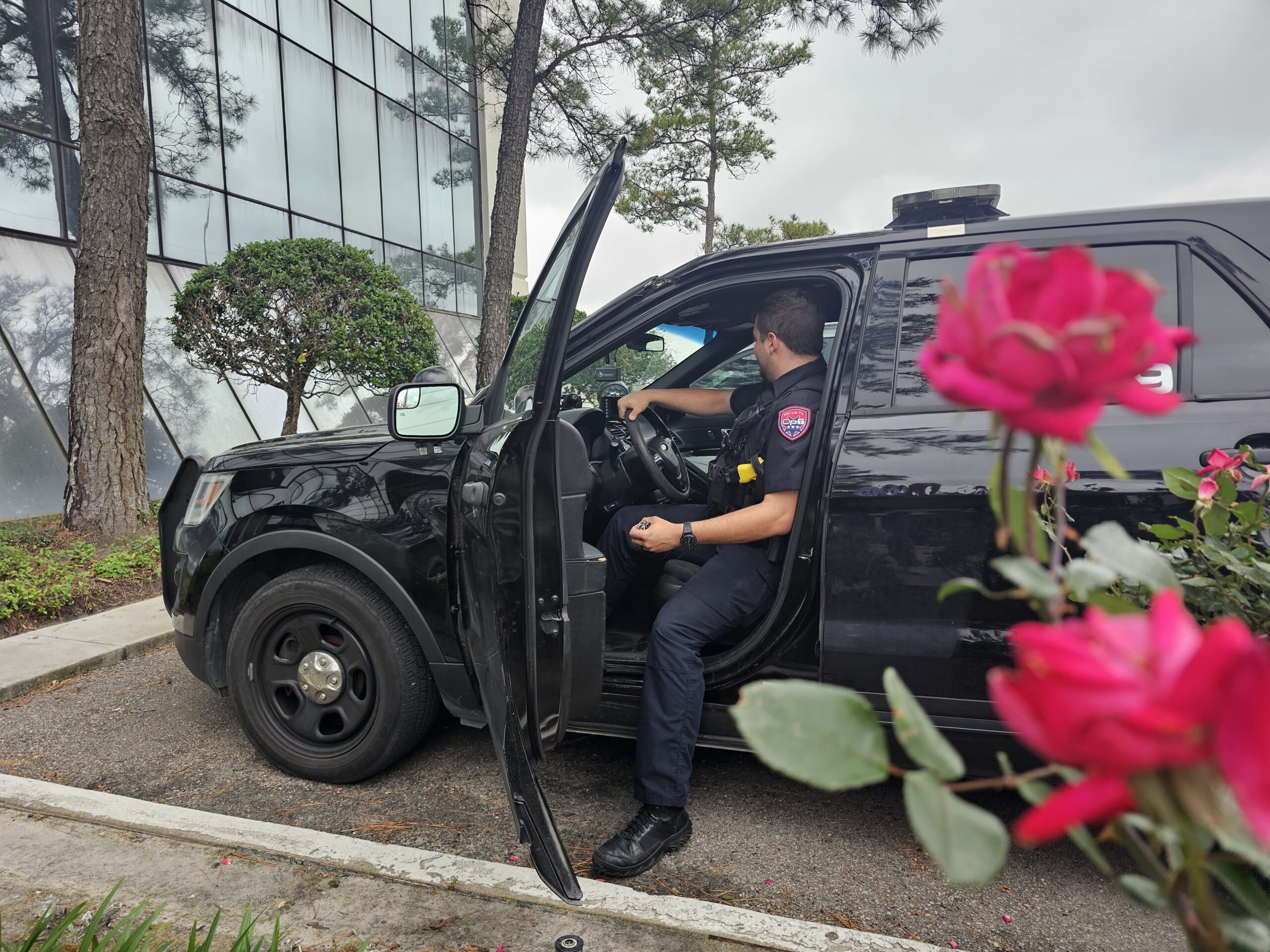 Security guard hourly rate in Texas — Op6 officer on duty