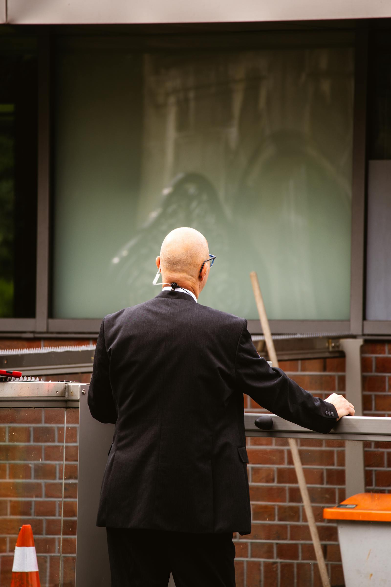 Bodyguard for hire in Texas — close protection agent on duty